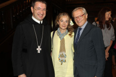 Verleihung " Wolfgang Schüssel Preis" durch die Internationale Salzburg Association im Festspielhaus Salzburg
Salzburger Festspiele 2018
Foto: Franz Neumayr    17..8.2018
Erzabt Korbinian Birnbacher, Kristia und Wolfgang Schüssel