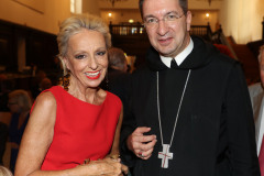 Verleihung " Wolfgang Schüssel Preis" durch die Internationale Salzburg Association im Festspielhaus Salzburg
Salzburger Festspiele 2018
Foto: Franz Neumayr    17..8.2018
Eva Maria Baronin von Schilgen und Erzabt Korbinian Birnbacher