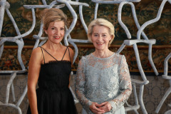 Verleihung des Wolfgang Schüssel Preis an Musikerin Anne Sophie Mutter in der Residenz Salzburg
Mit EU Präsidentin Ursula van der Leyen
   Im Bild v.l. Anne Sophie Mutter und Ursula van der Leyen   Foto: Franz Neumayr     19.9.2025