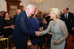 Verleihung des Wolfgang Schüssel Preis an Musikerin Anne Sophie Mutter in der Residenz Salzburg
Mit EU Präsidentin Ursula van der Leyen
Foto: Franz Neumayr     19.9.2025
